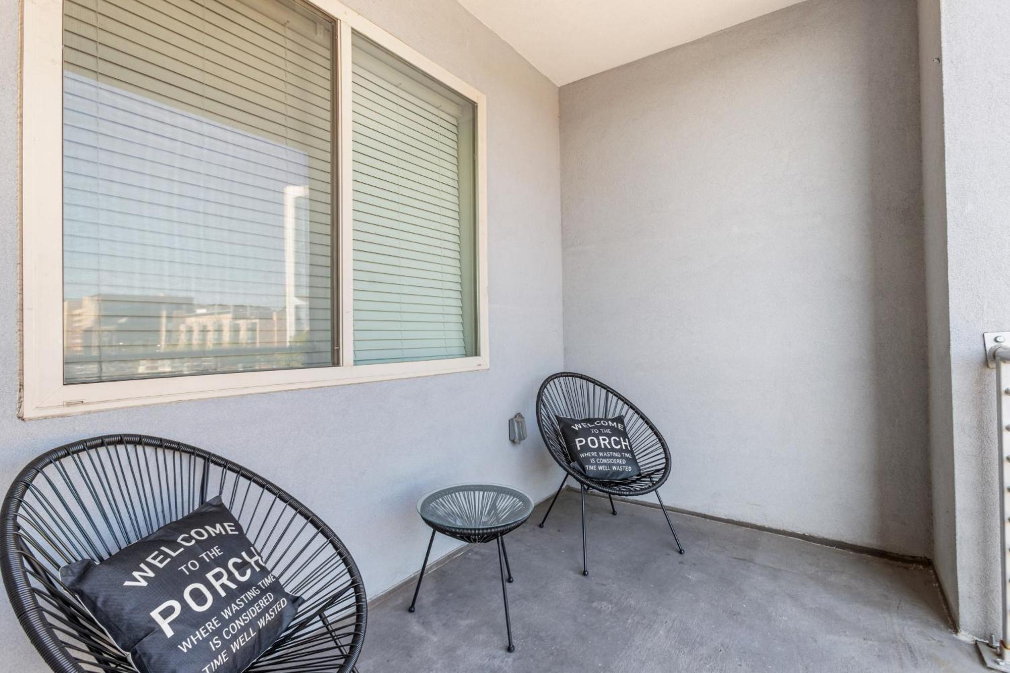 Modern Downtown Apartment Бирмингем Экстерьер фото